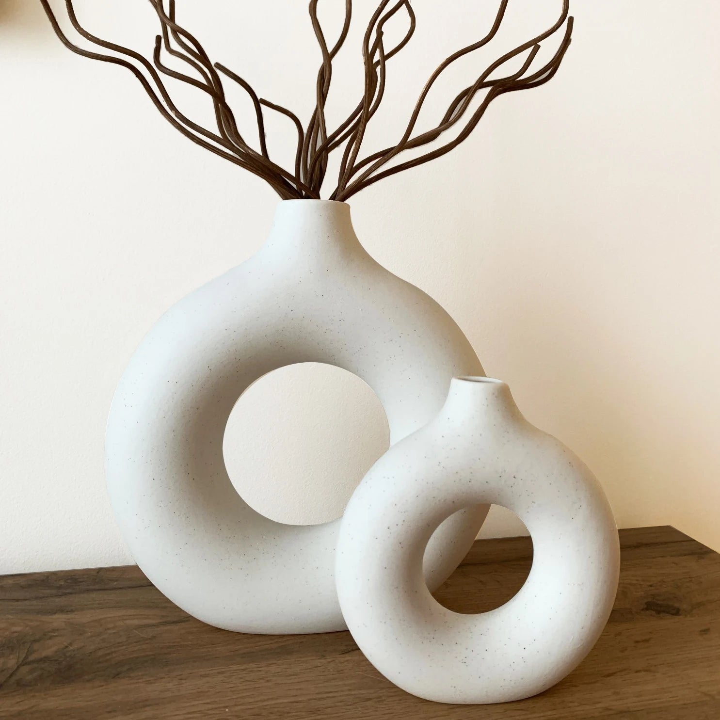 CircleZen Japanese-Inspired Ceramic Donut Vase for Harmonious Living