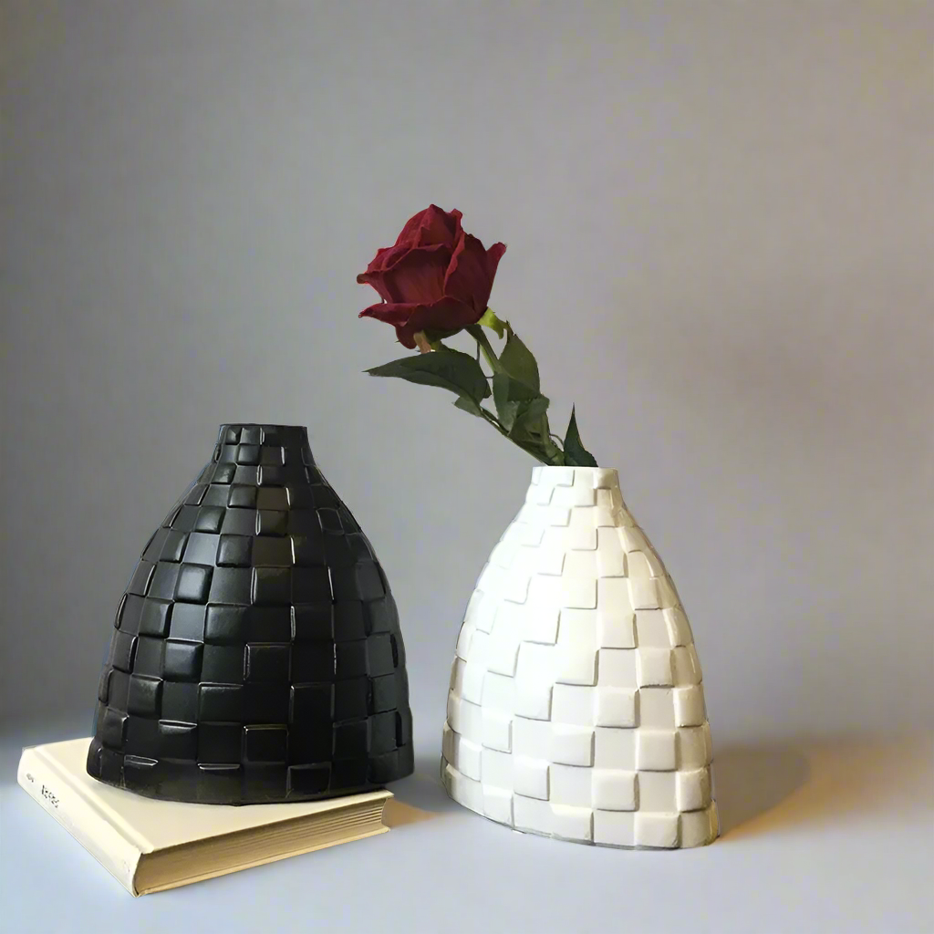 PineCheck Textured Ceramic Vase with Pineapple Grid Design